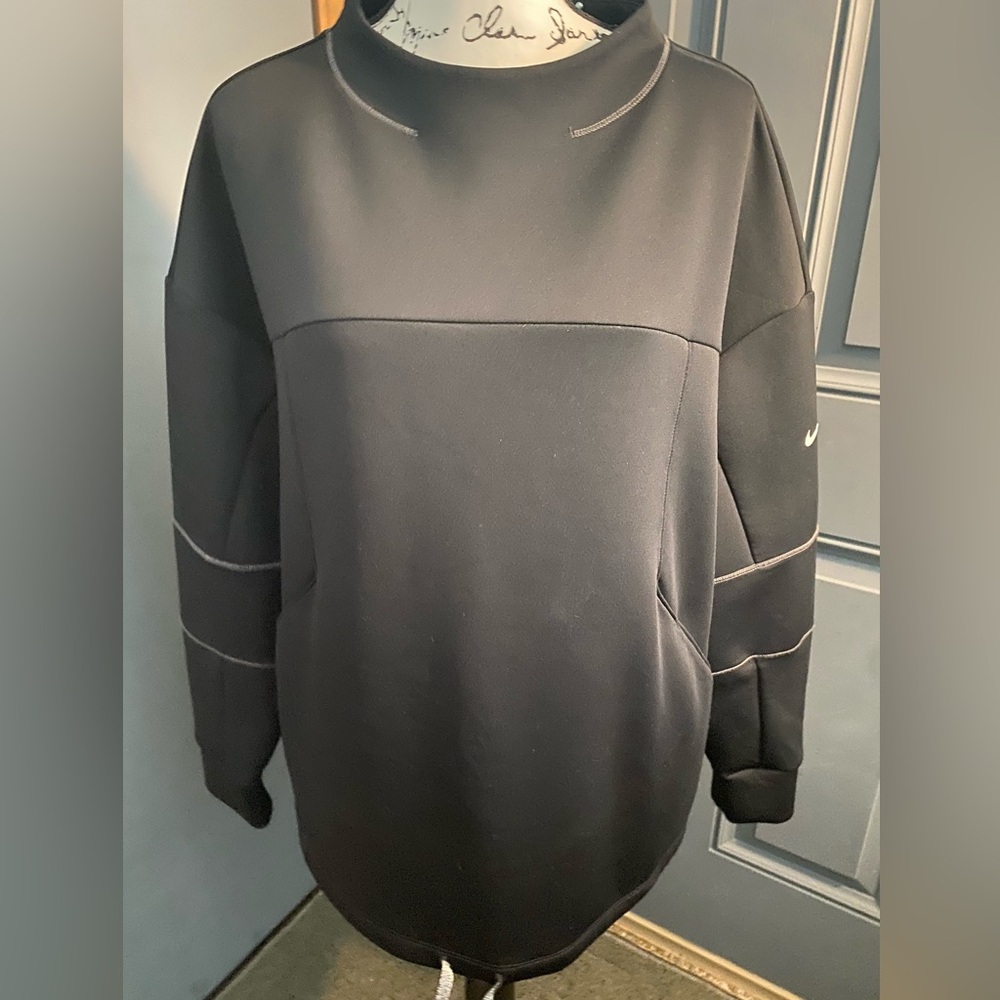 Nike dry fit Woman’s crop style dry fit
